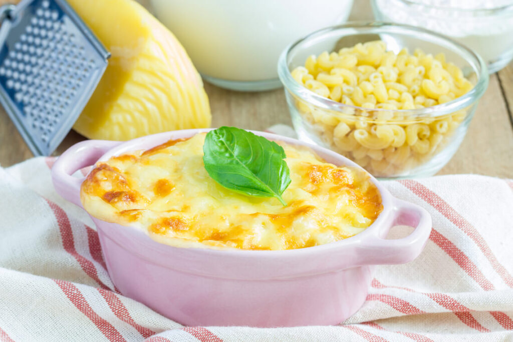 Mac 'n' Cheese - macarrão de forno com molho de queijo