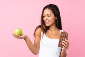 Equilibrando alimentos nutritivos com o chocolate