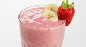 Smoothie de banana com morango.