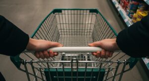 Carrinho de mercado dentro do Covabra