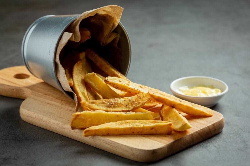 Crocante por fora, macia por dentro: como dominar a ciência da batata frita em casa